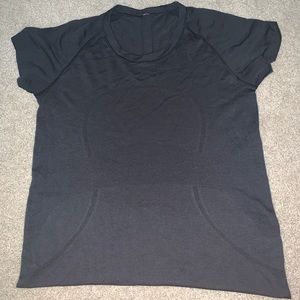 Lululemon size 6 relaxed swiftly tech tee